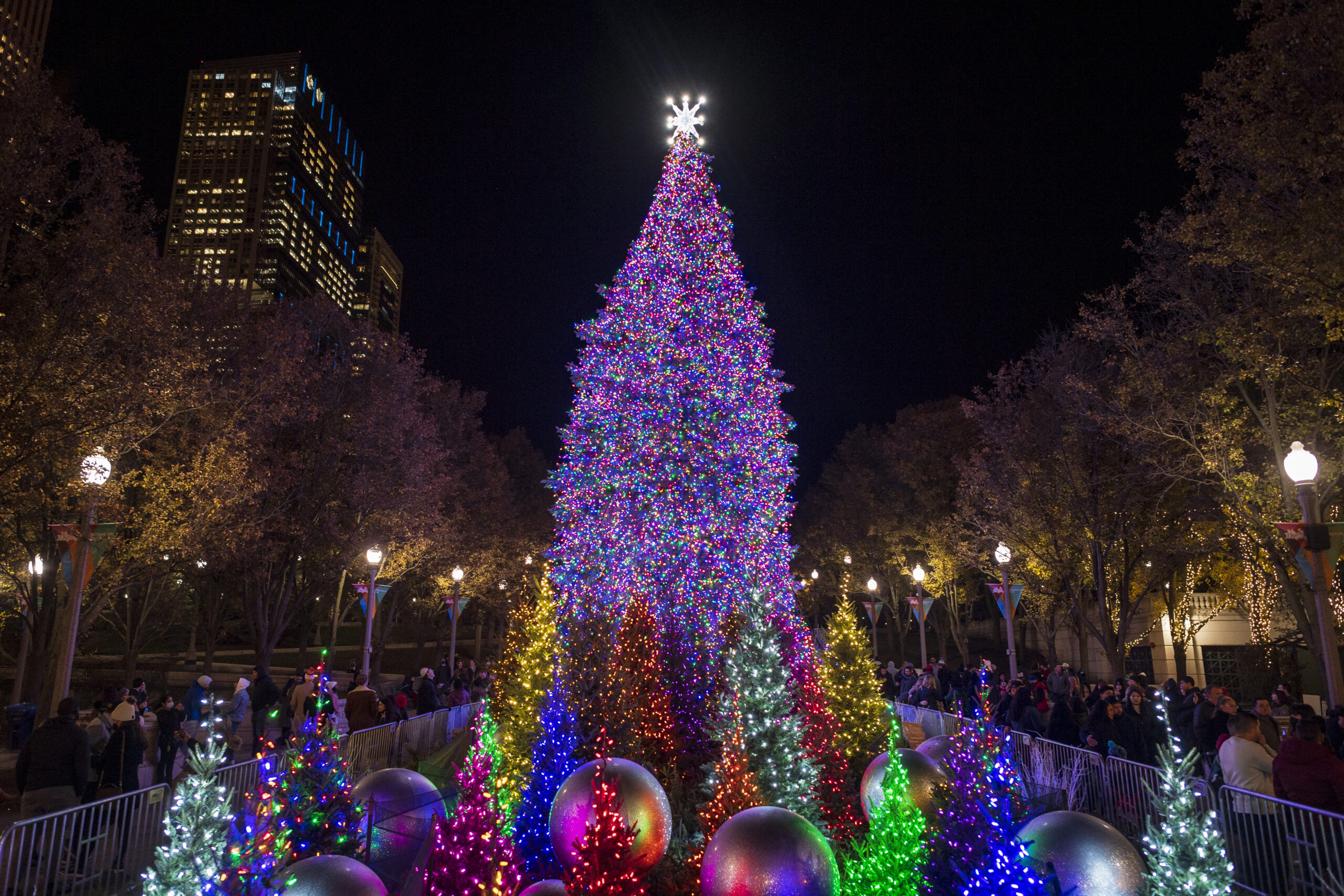 Things to do in or around Chicago during the holiday season! cover photo collage
