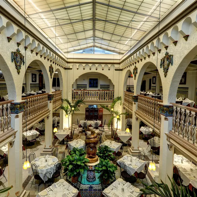 your tampa itinerary 🌴 🛍️ 🌮 cover photo collage