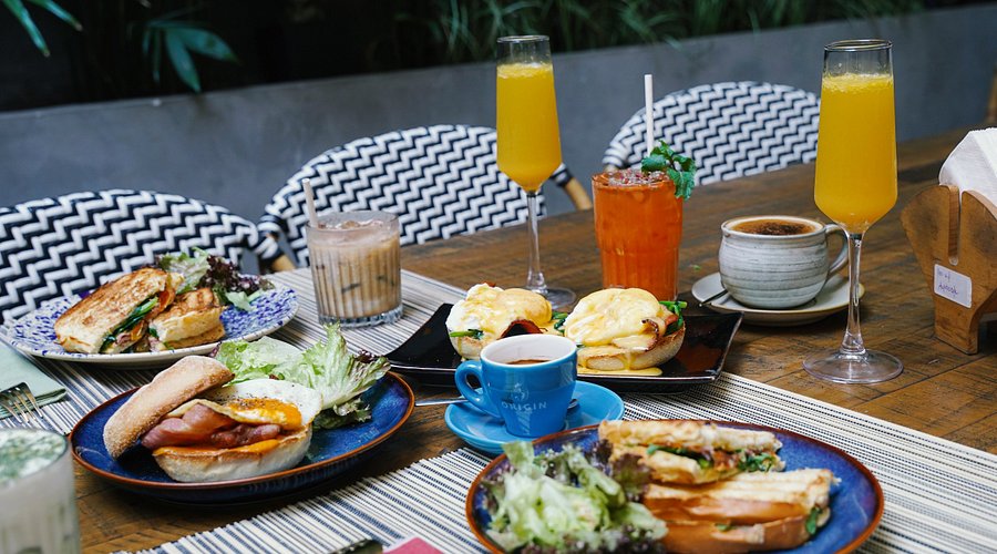 Best Brunch Cafe Spots in HCMC/Saigon for the Weekend 🇻🇳 cover photo collage