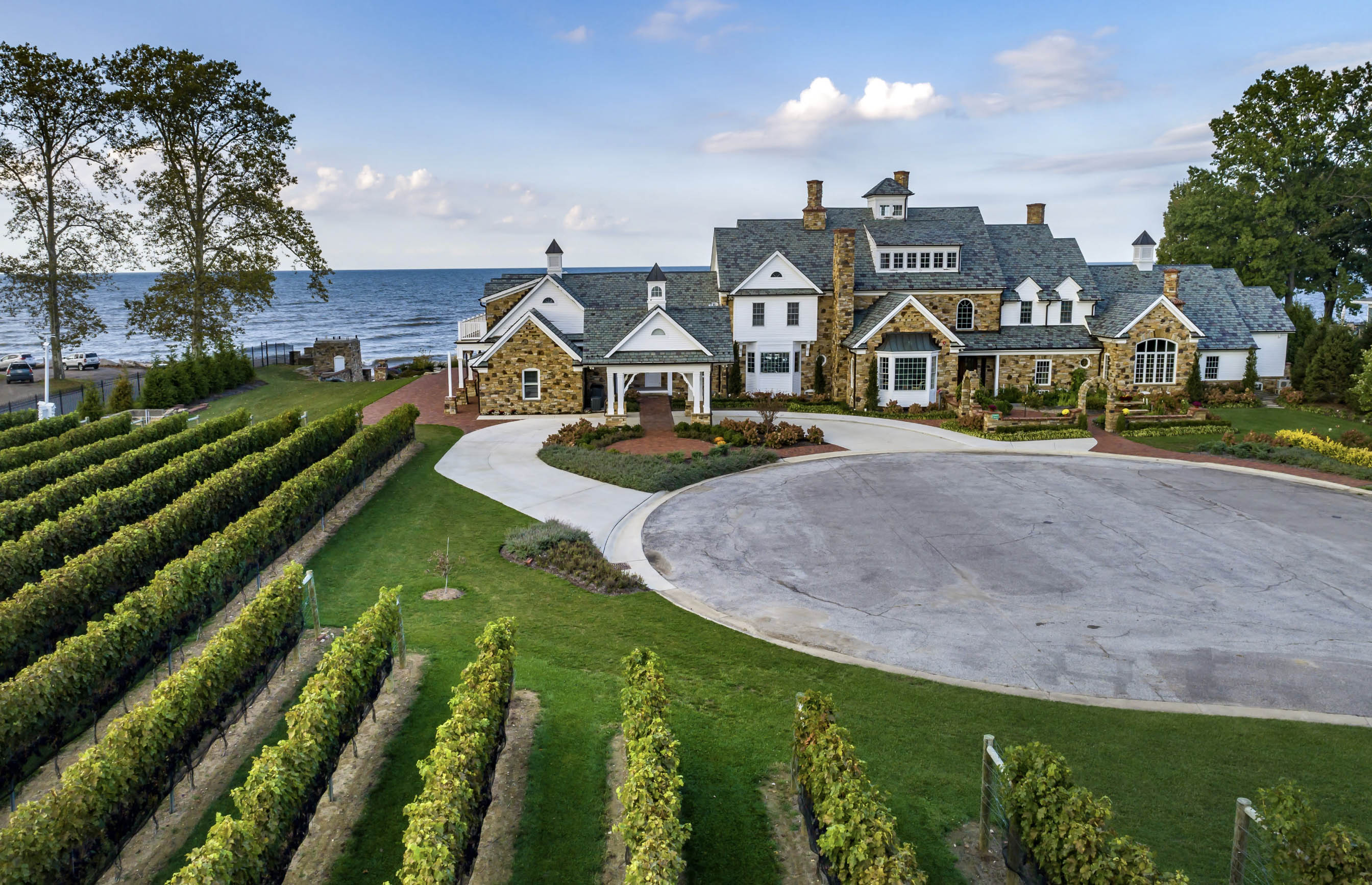 Wine tour in NE Ohio cover photo collage