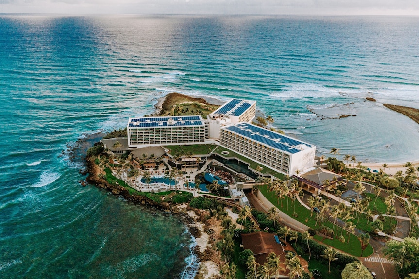 My Favorite Oahu, Hawaii Hotels I ALWAYS Recommend cover photo collage