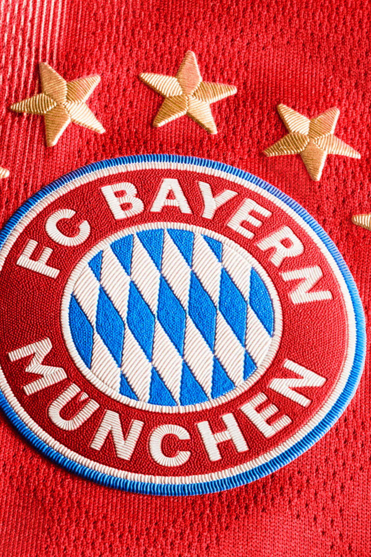 Die 15 größten Fußball-Fanshops weltweit: Trikots & Merch im Vergleich cover photo collage