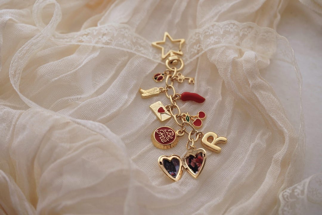 What I think you should get your Girlfriend/Fiancé/Wife as someone who loves gift giving 💘 cover photo collage