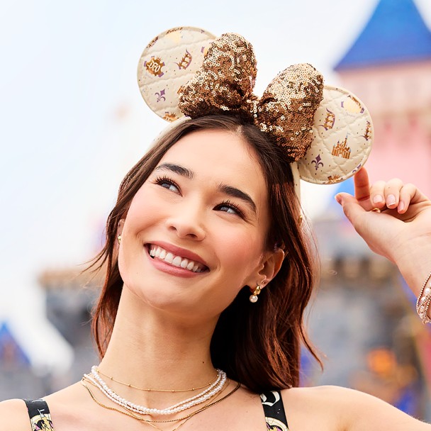 The ULTIMATE Disney World Packing List 🏰🖤 cover photo collage