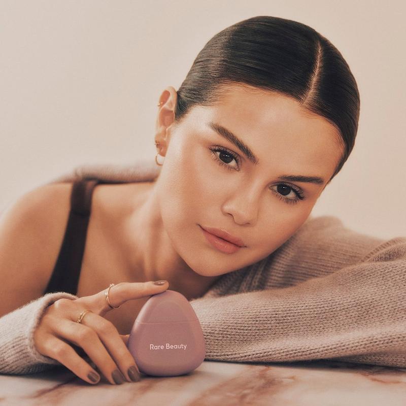 gift ideas for the it girl cover photo collage