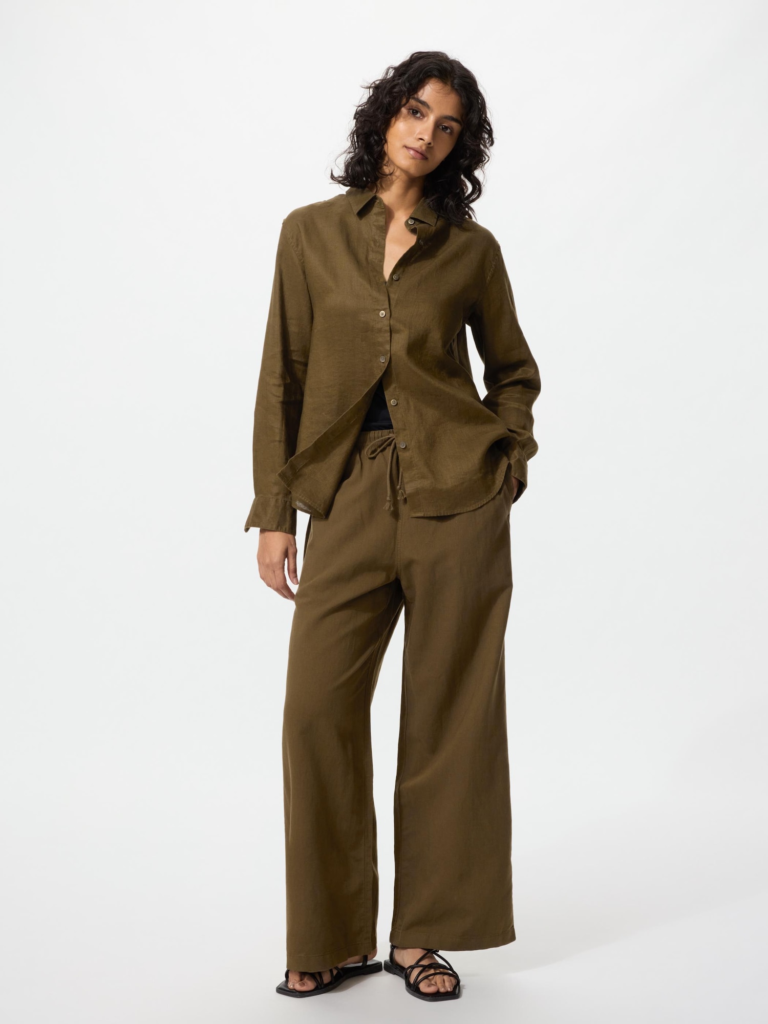 Uniqlo Capsule Wardrobe Ideas cover photo collage
