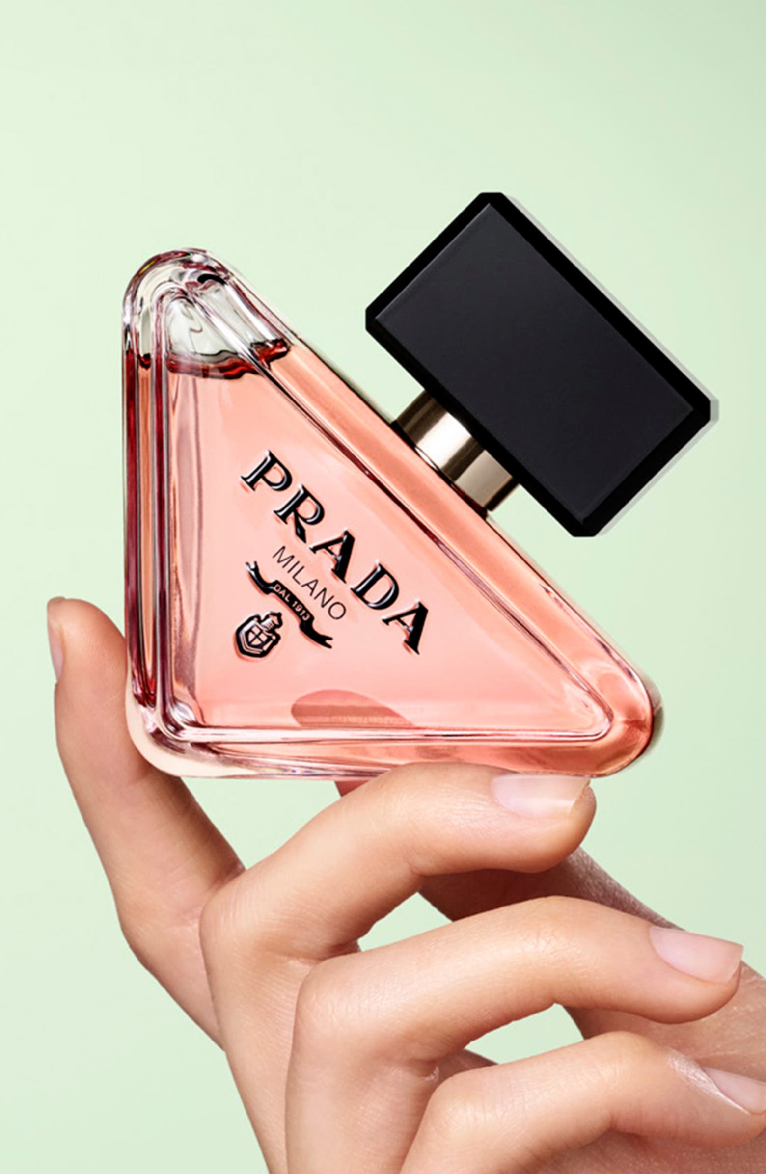 Perfumes That Turn Heads: My Signature It-Girl Scents cover photo collage