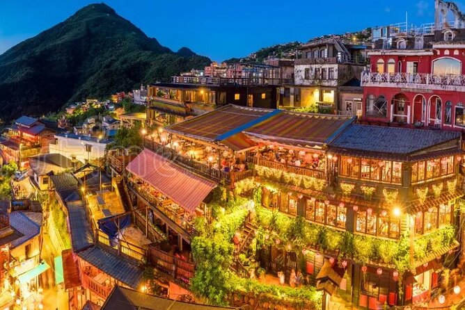 The Best Spots to visit in Taiwan (on a budget) - activities, attractions, food, and more cover photo collage
