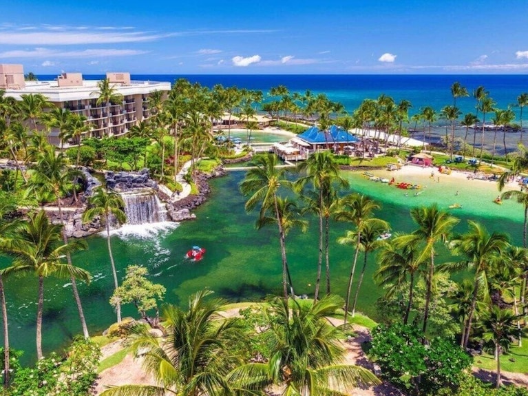 15 Places I'd Stay for My First Trip to Hawaii 🌺 | My Dream VRBO Picks cover photo collage