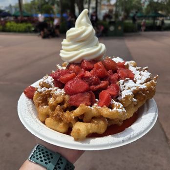 Hollywood Studios Best Food & Snacks: A Local's Guide to Eating Your Way Through Disney's Thrill Park cover photo collage