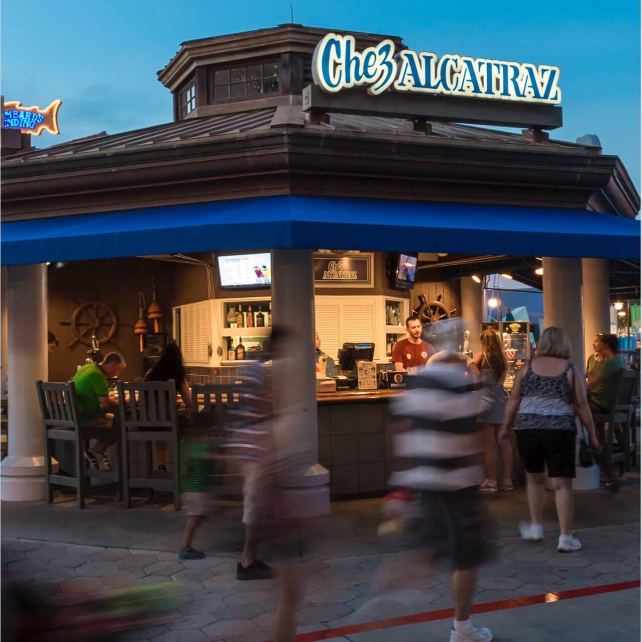 Universal Studios Florida Best Food & Snacks: A Local's Guide to Eating Your Way Through Orlando's Movie Park cover photo collage