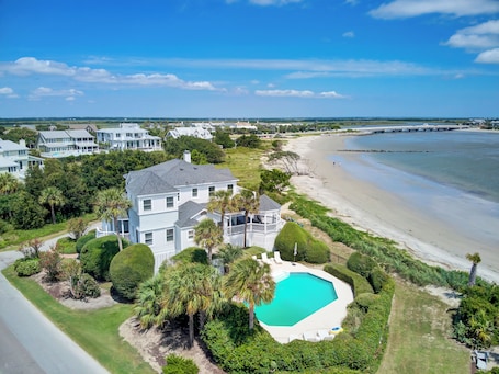 20 Places I'd Stay for My First Trip to South Carolina | VRBO Rentals 🌴 cover photo collage