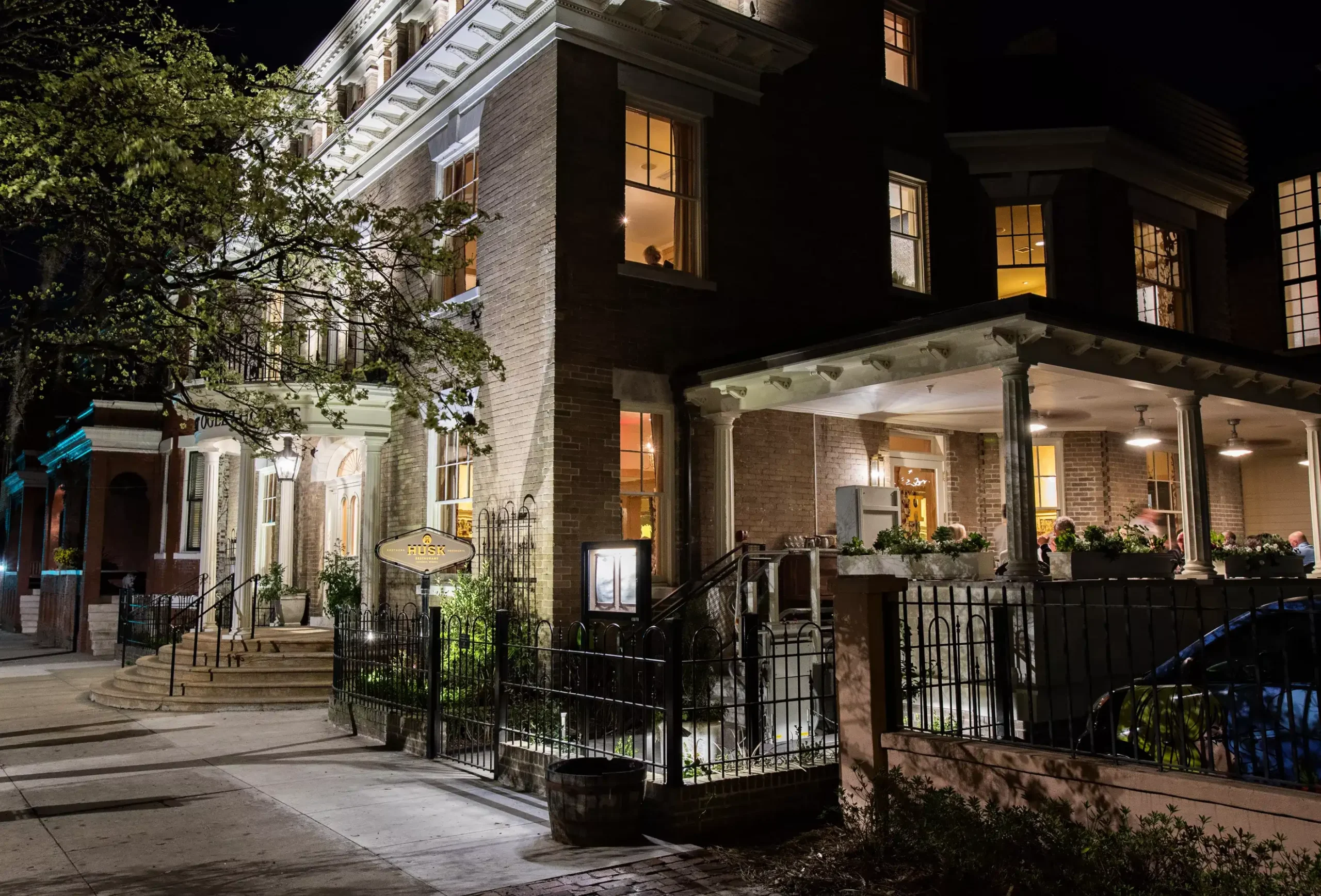 favorite places to eat (and drink) in Savannah cover photo collage