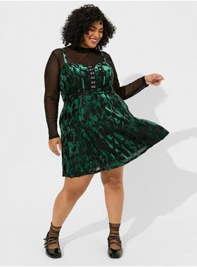 Size 14+ Holiday Style, Your Way cover photo collage