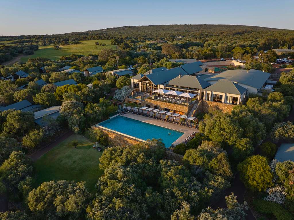The Best Luxury Escapes in Australia: 5-Star Hotels & Off-Grid Retreats cover photo collage
