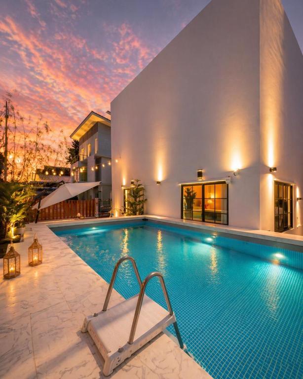 Lovely hotels in Wang Thonglang, Bangkok, Thailand cover photo collage