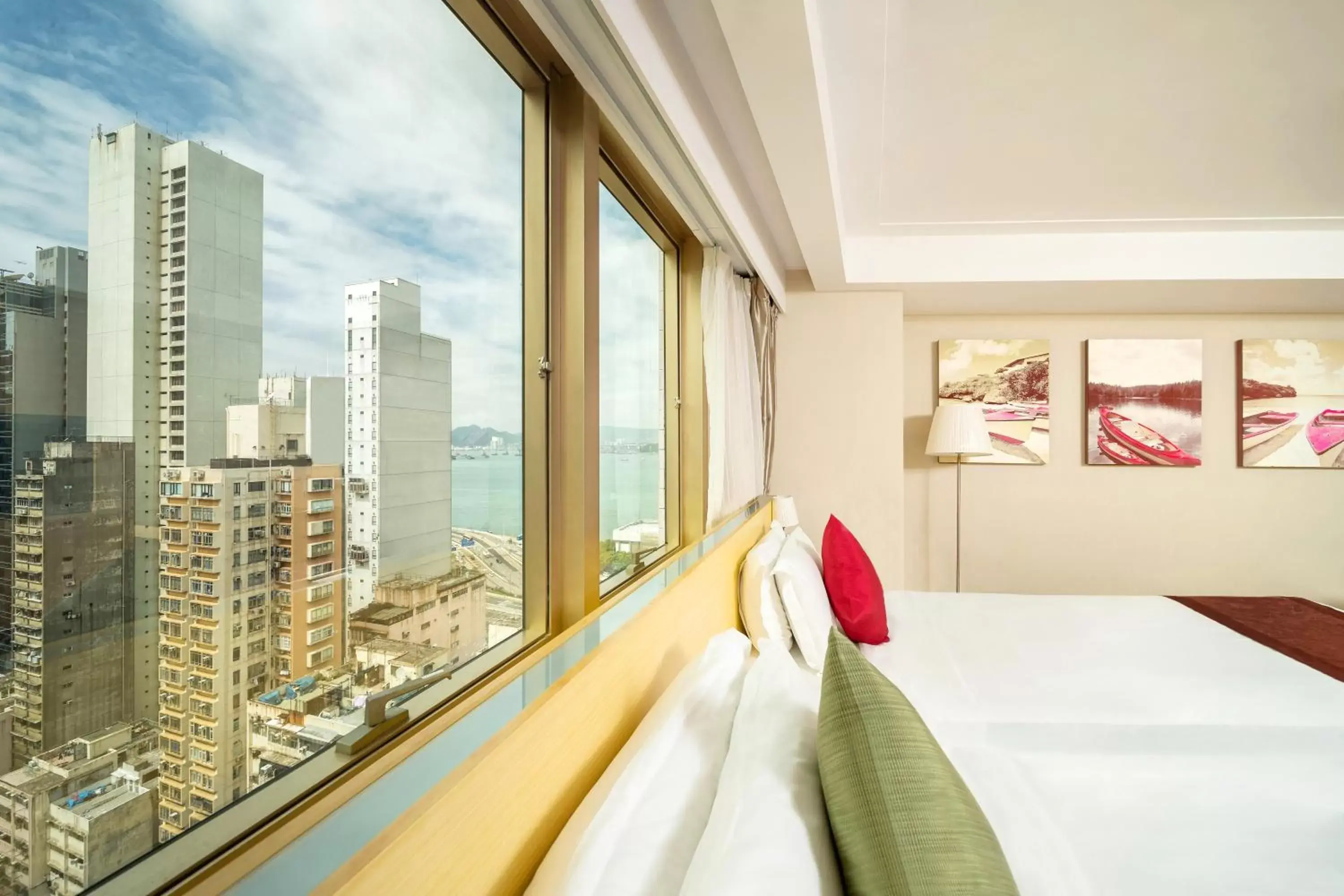 Comfortable Hotels for a Relaxing City Break in Sai Ying Pun, Hong Kong cover photo collage