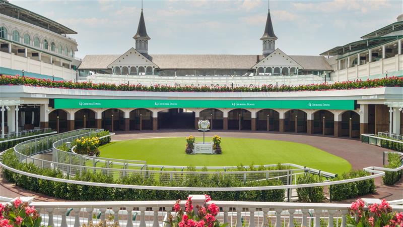 🐎 Louisville's Museum Row, NuLu, the Highlands, Old Louisville & Churchill Downs: Hot Browns, Bourbon & Derby City Classics cover photo collage