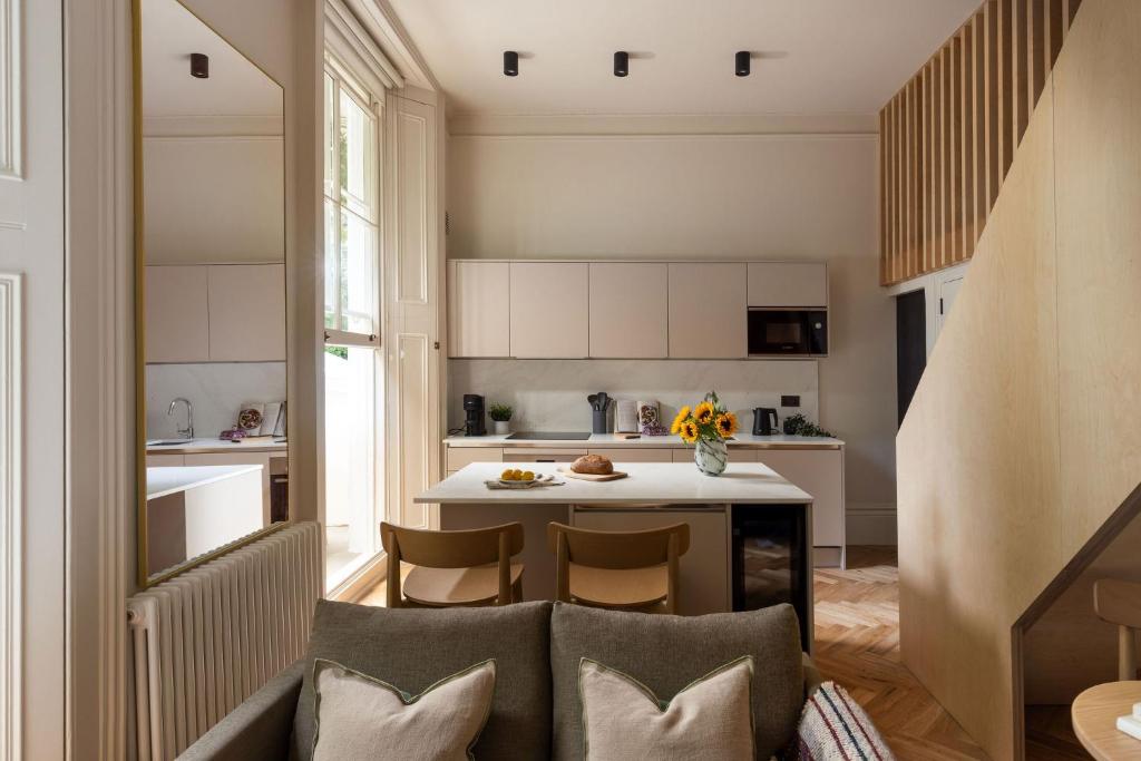 A Welcoming Place to Stay During Your Next Trip in Bayswater, London, United Kingdom cover photo collage