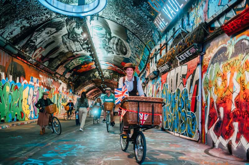 A Cosy Place to Unwind After Exploring the City in Waterloo, London, United Kingdom cover photo collage
