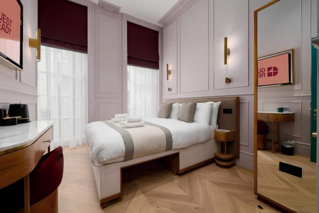Where to Stay in Euston, London, United Kingdom for a Relaxed Trip cover photo collage