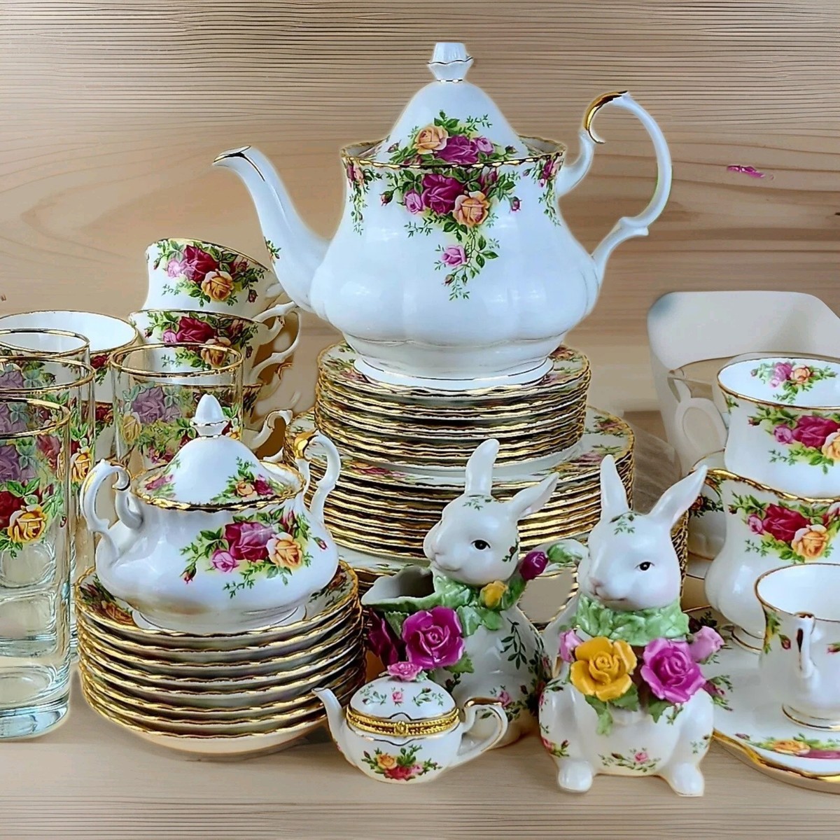 Vintage Mugs and Tea Sets I Keep Hunting Down on Weekends cover photo collage