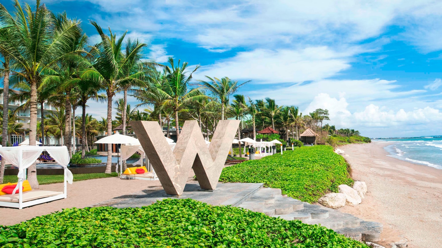 Travelling to Bali? You NEED to stay here! cover photo collage